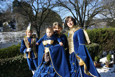 Carnaval de Martelange - Costumes de la Famille Princière 2010 